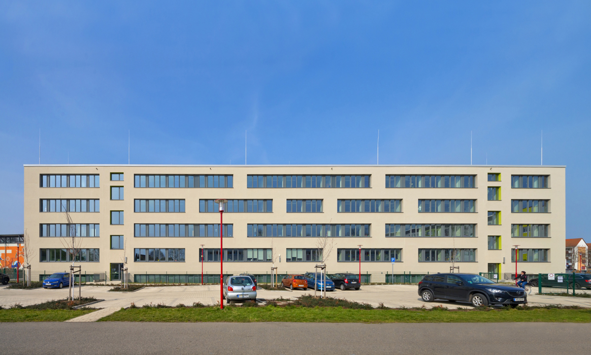 Copyright Michael Miltzow 2021 9819 opt-r.jpg